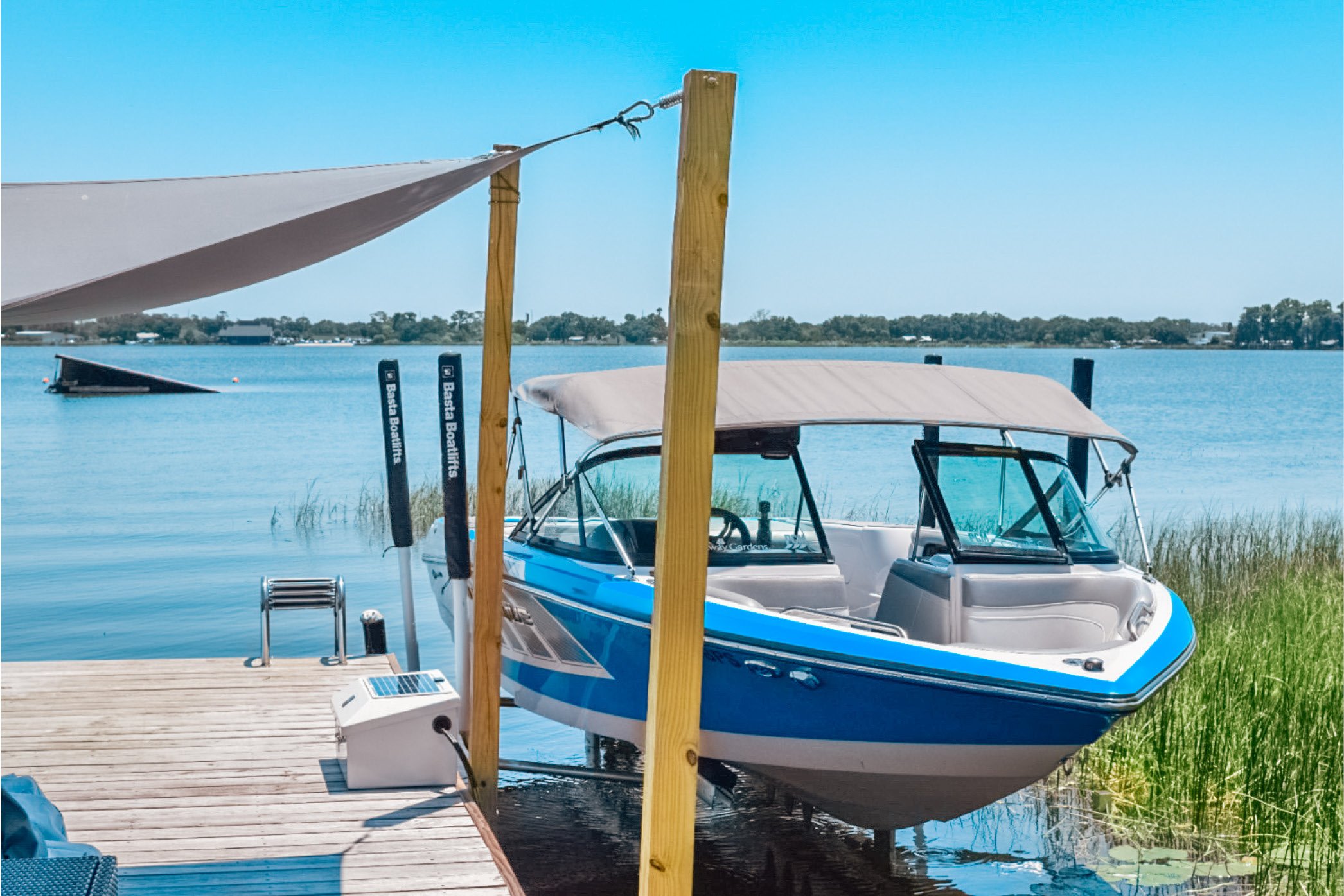 BASTA 4,500 lb pontoon boat lift
